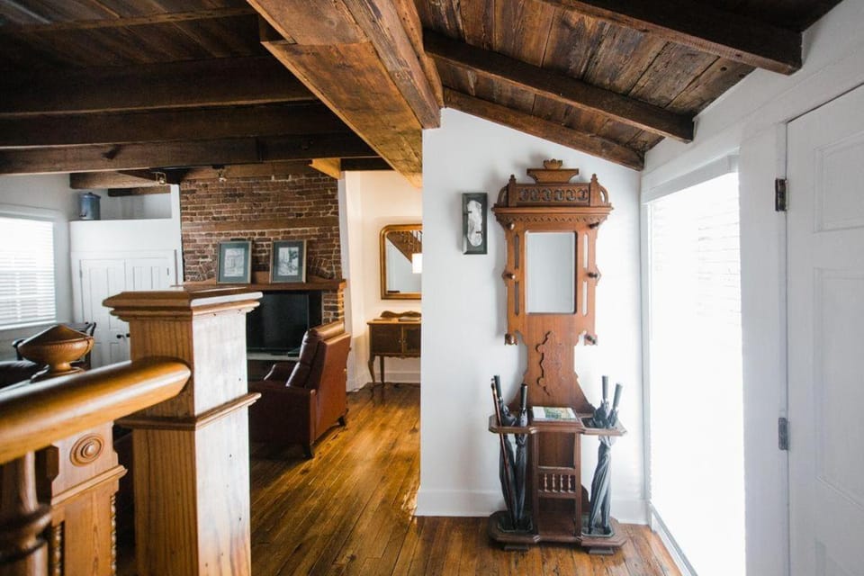 George Jones Cottage by Lucky Savannah House in Savannah