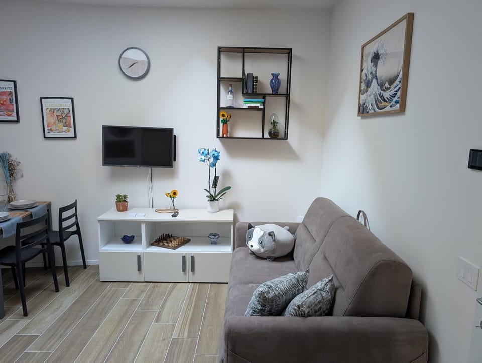 Communal lounge/ TV room, TV and multimedia, Living room, Evening entertainment