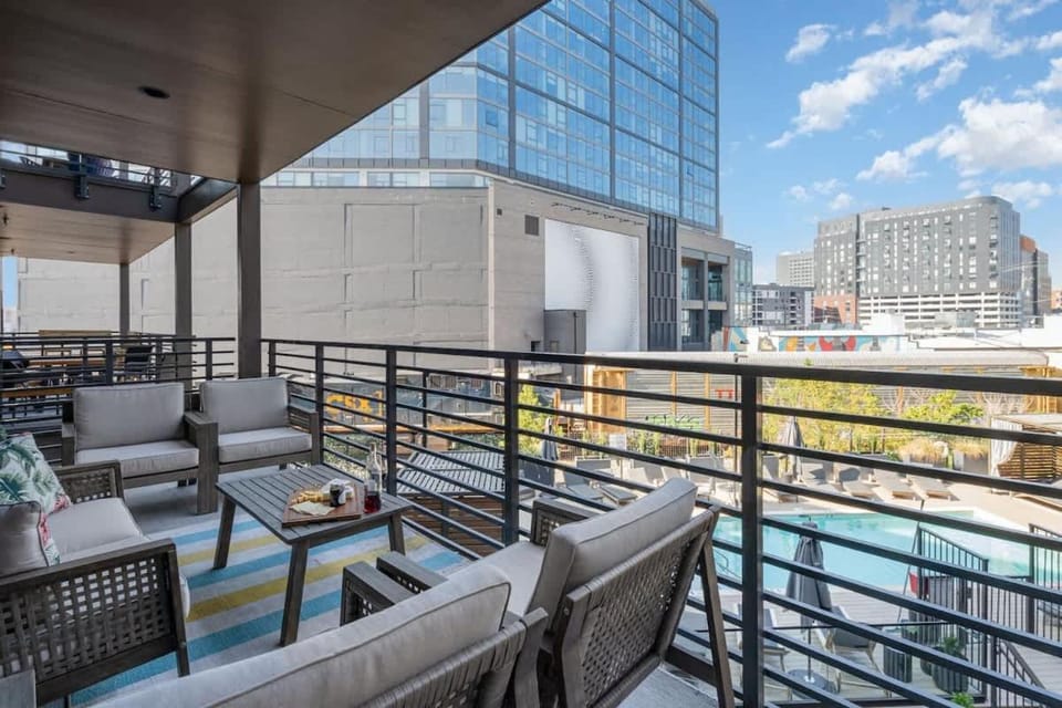 Hyve - Neon Lights - Pool & Gym - Walk to Broadway House in The Gulch