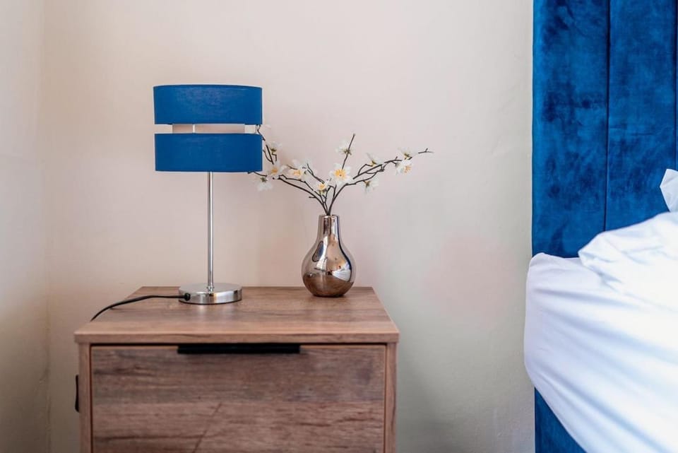Convenient City Flat By Golden Service Accommodation Relocators Accommodation Wanstead Apartment in London