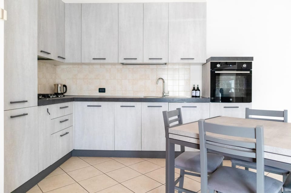 Dining area, kitchen