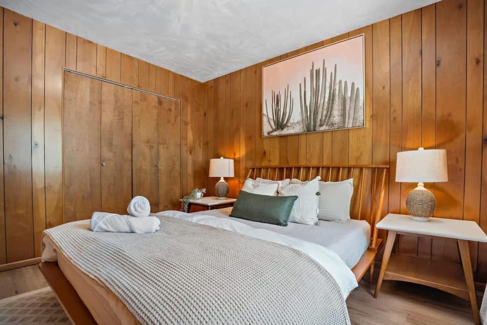 Deerfield Cabin Sauna Stargazing Wildlife Retreat Cabin in Park County