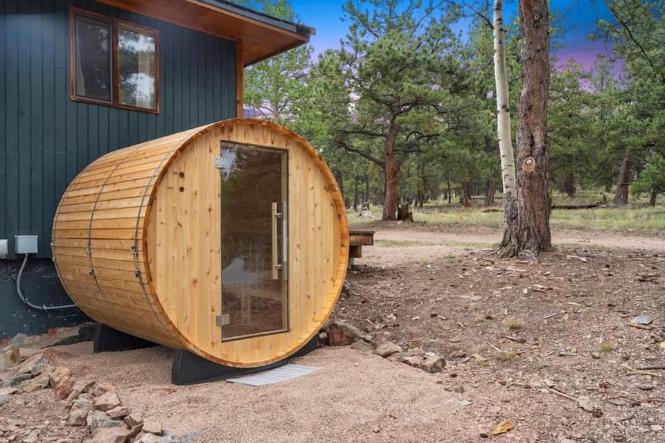 Deerfield Cabin Sauna Stargazing Wildlife Retreat Cabin in Park County