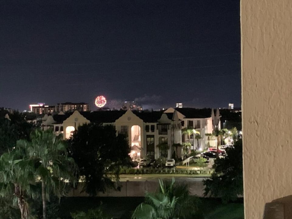 Near Orlando Convention center and all Park's Apartment in Orlando