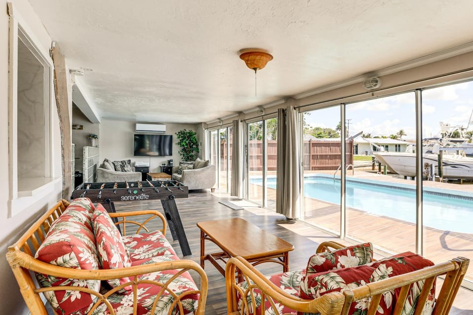 Furnished Sunroom w/ TV! Canal-Front Bradenton Gem House in Cortez