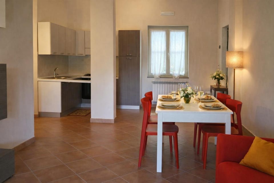 Seating area, pet friendly, stove