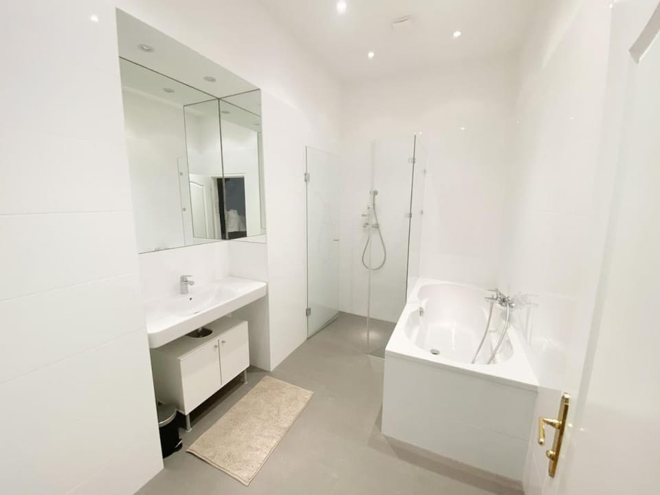 Shower, Bathroom, Bath, towels
