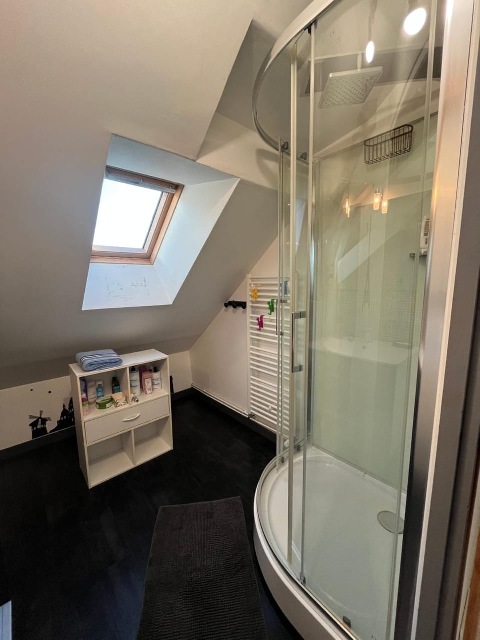 Chambre avec salle de douche - Maison familiale Vacation rental in Pays de la Loire