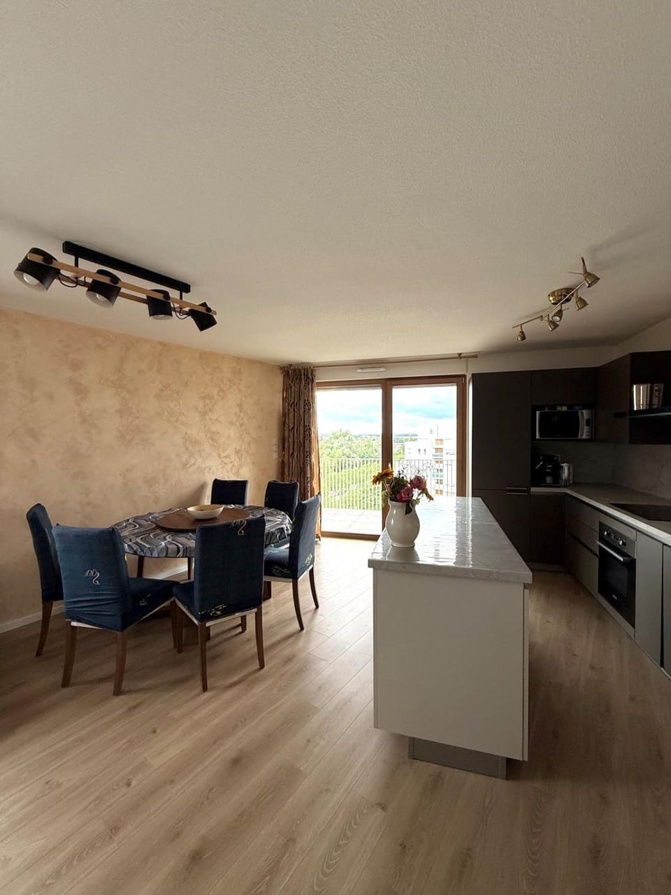 Living room, Dining area