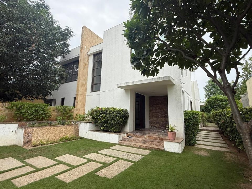 BK's Villa Golf - By the 7th Hole House in Gujarat