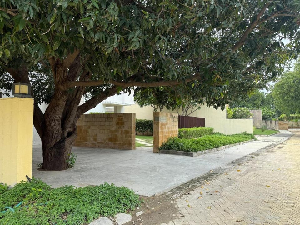 BK's Villa Golf - By the 7th Hole House in Gujarat