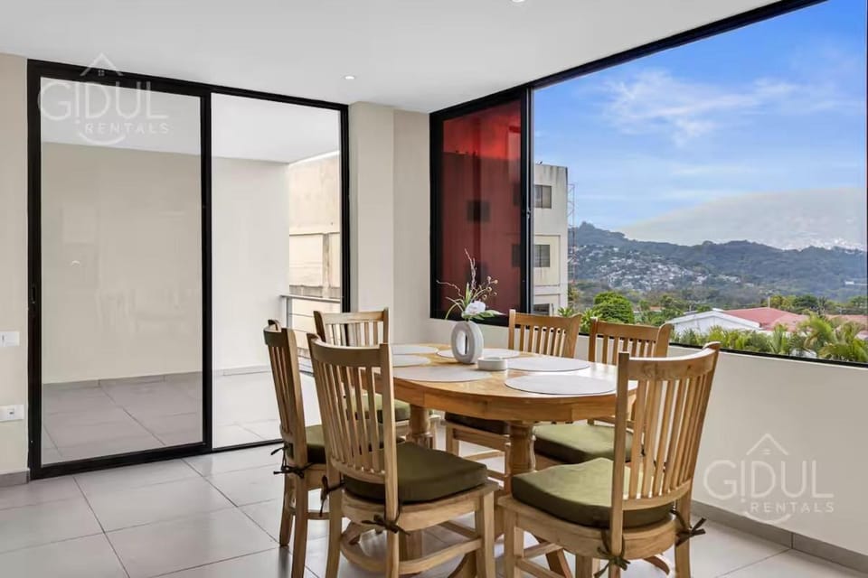 Great San Salvador views at Los Planes wifi and Ac Apartment in San Salvador