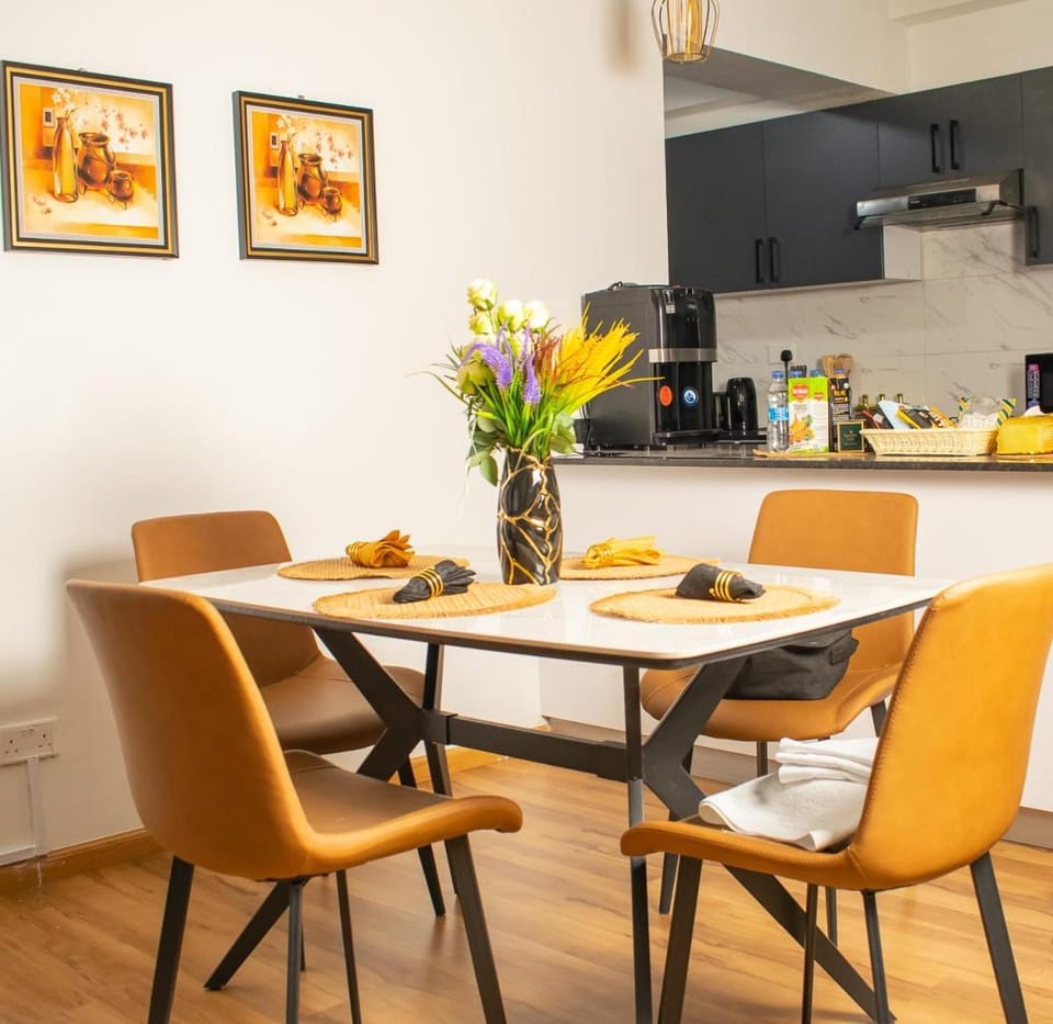 Dining area, Food