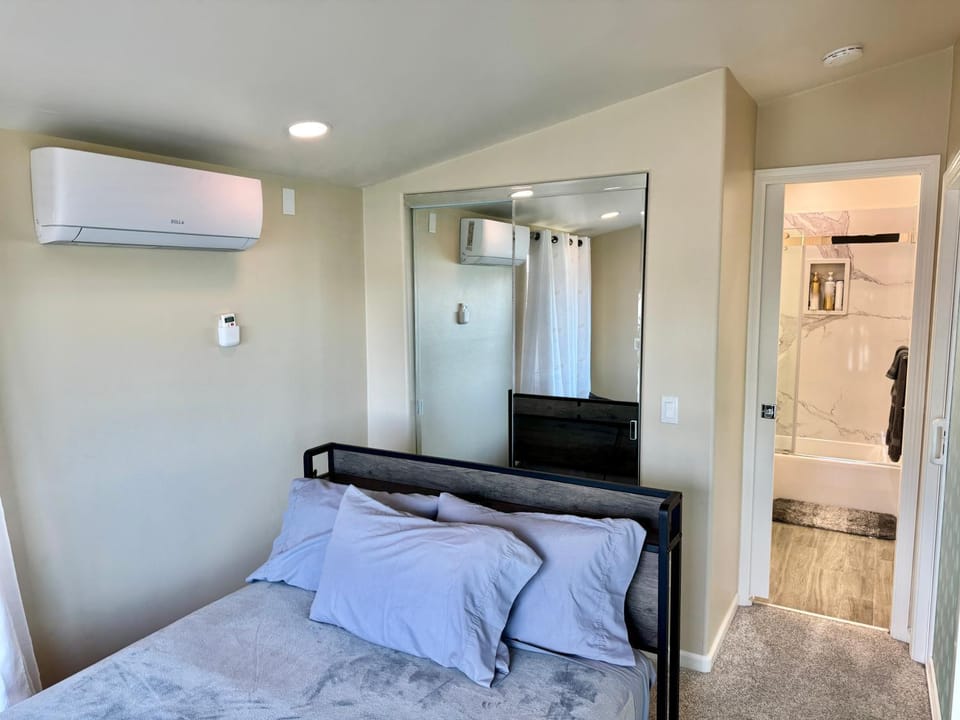 Bed, Bathroom, Bedroom, heating, air conditioner