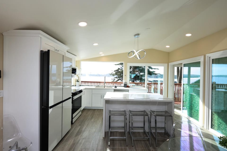Kitchen or kitchenette, Sea view