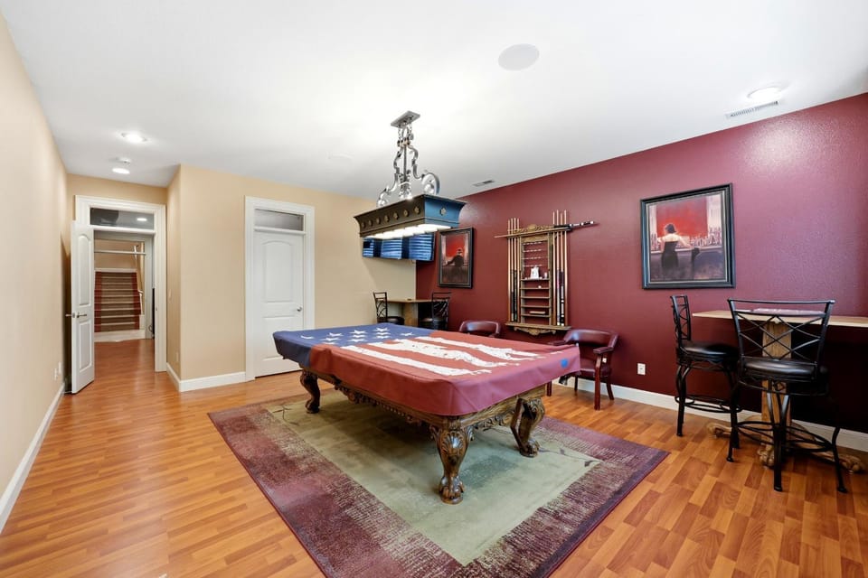 Luxury Family Estate Near PDX, Theater, Sauna & Game Room Villa in Happy Valley