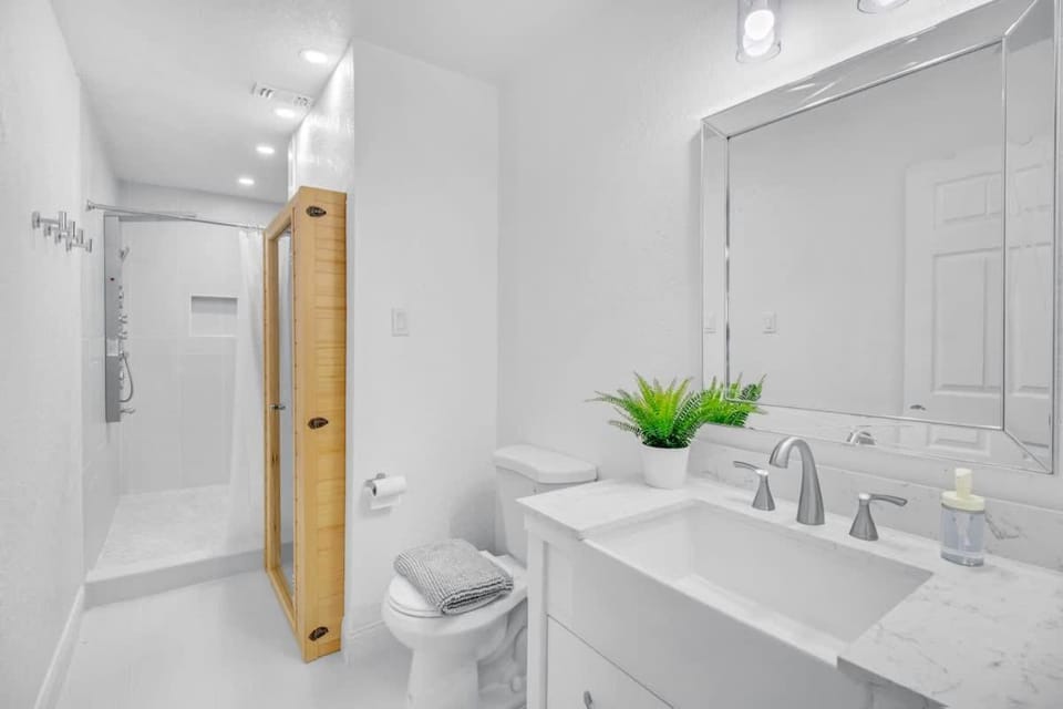 TX1 House Sauna & Game Room Fun For Groups House in San Antonio