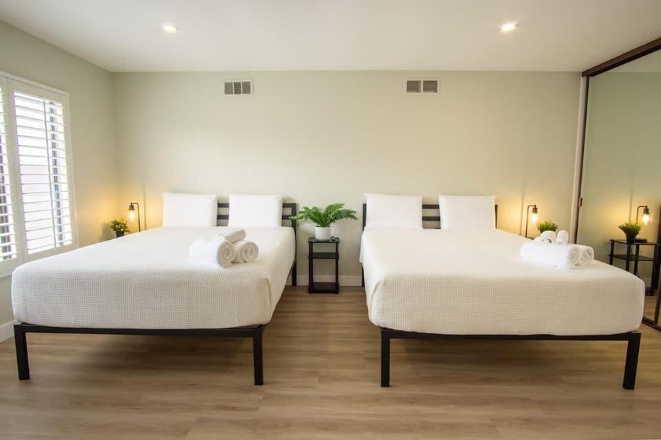 CA2 House SoCal Oasis Newly Renovated Game Room House in La Palma