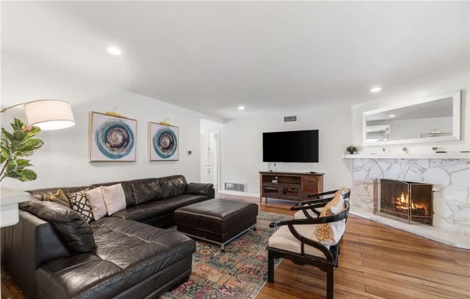 CA4 House Family Oasis Golf Fire Pit & Games House in Long Beach