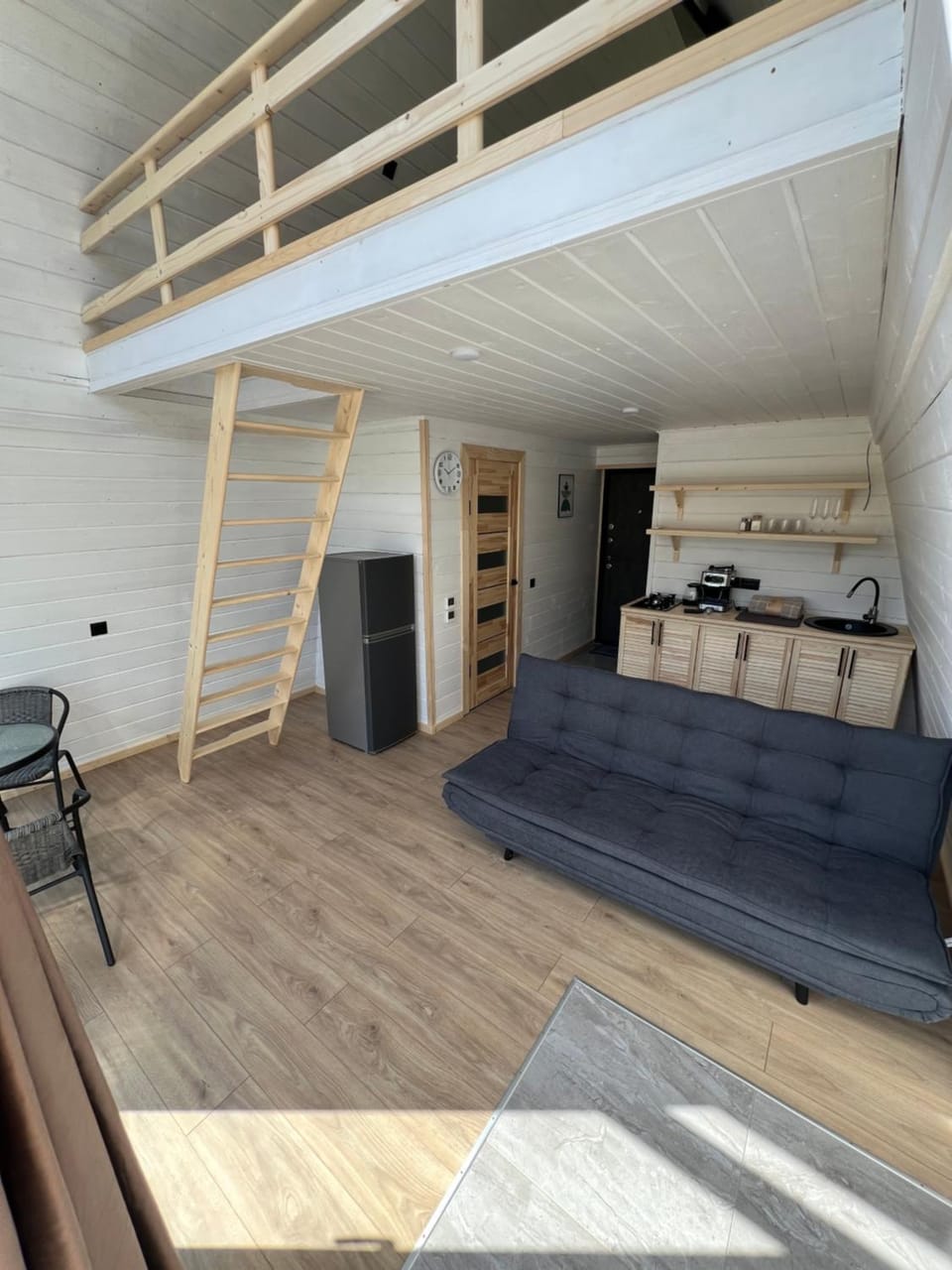 Kitchen or kitchenette, Living room, bunk bed