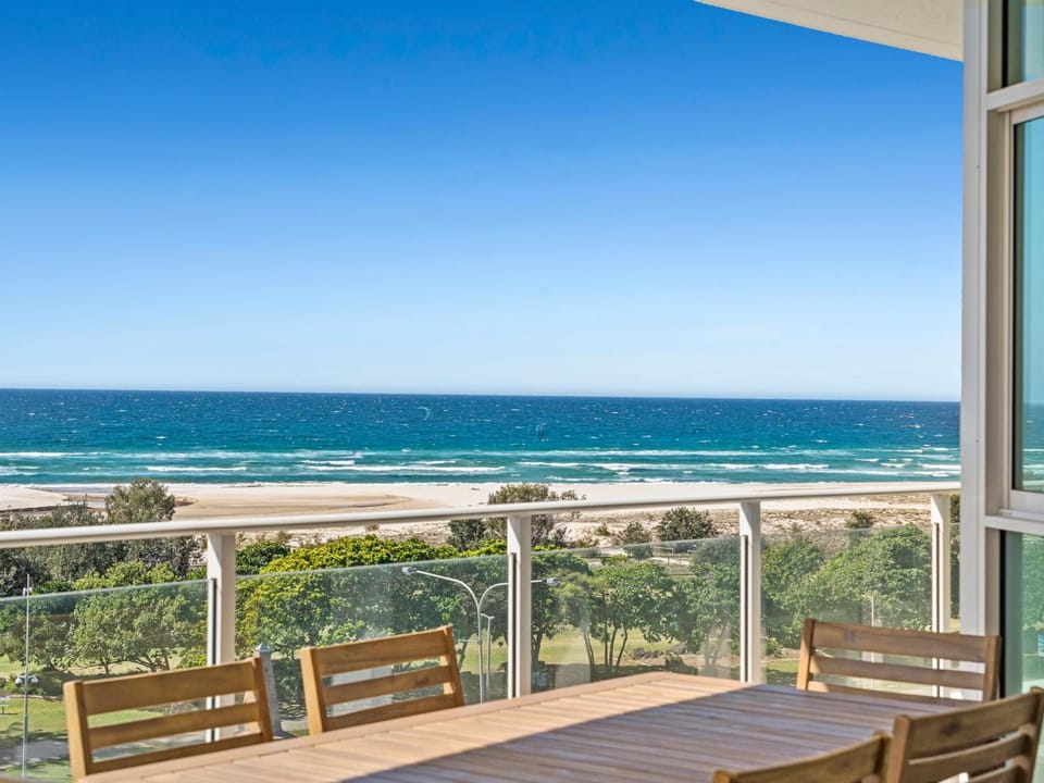 View (from property/room), Balcony/Terrace, Dining area, Beach, Sea view