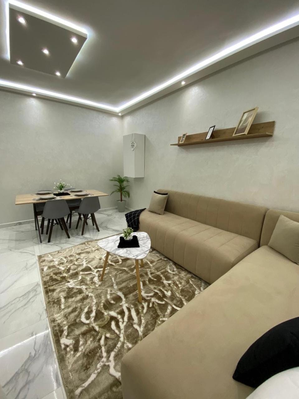 Appartement lux résidence fermée sécurisé parking gratuit Apartment in Fes