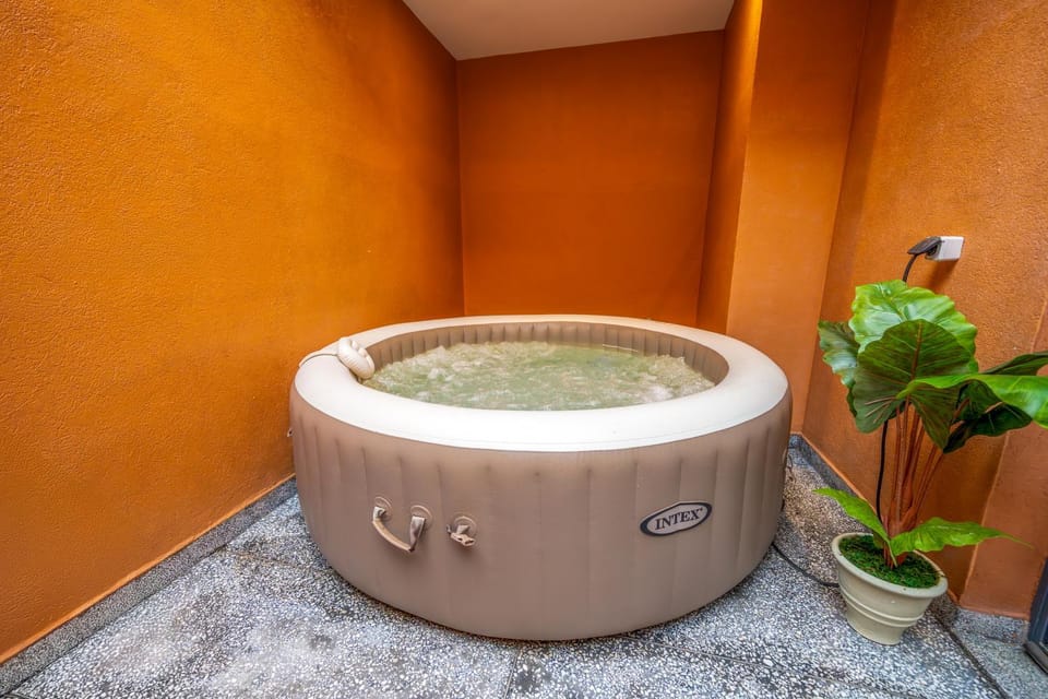 Maison Zen 4 Suites, Private Indoor Pool, Jacuzzi & Gym, Central Marrakech Villa in Marrakesh