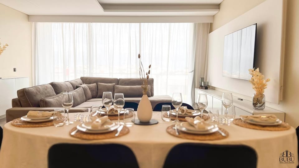 Living room, Seating area, Dining area