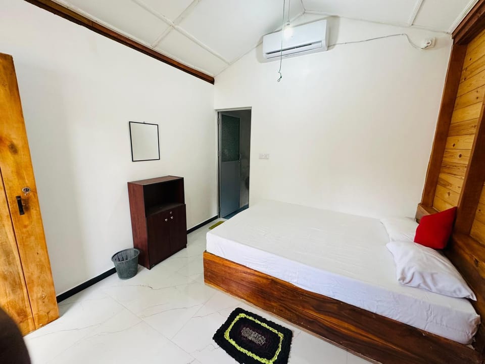 Bed, Photo of the whole room, Bedroom, air conditioner