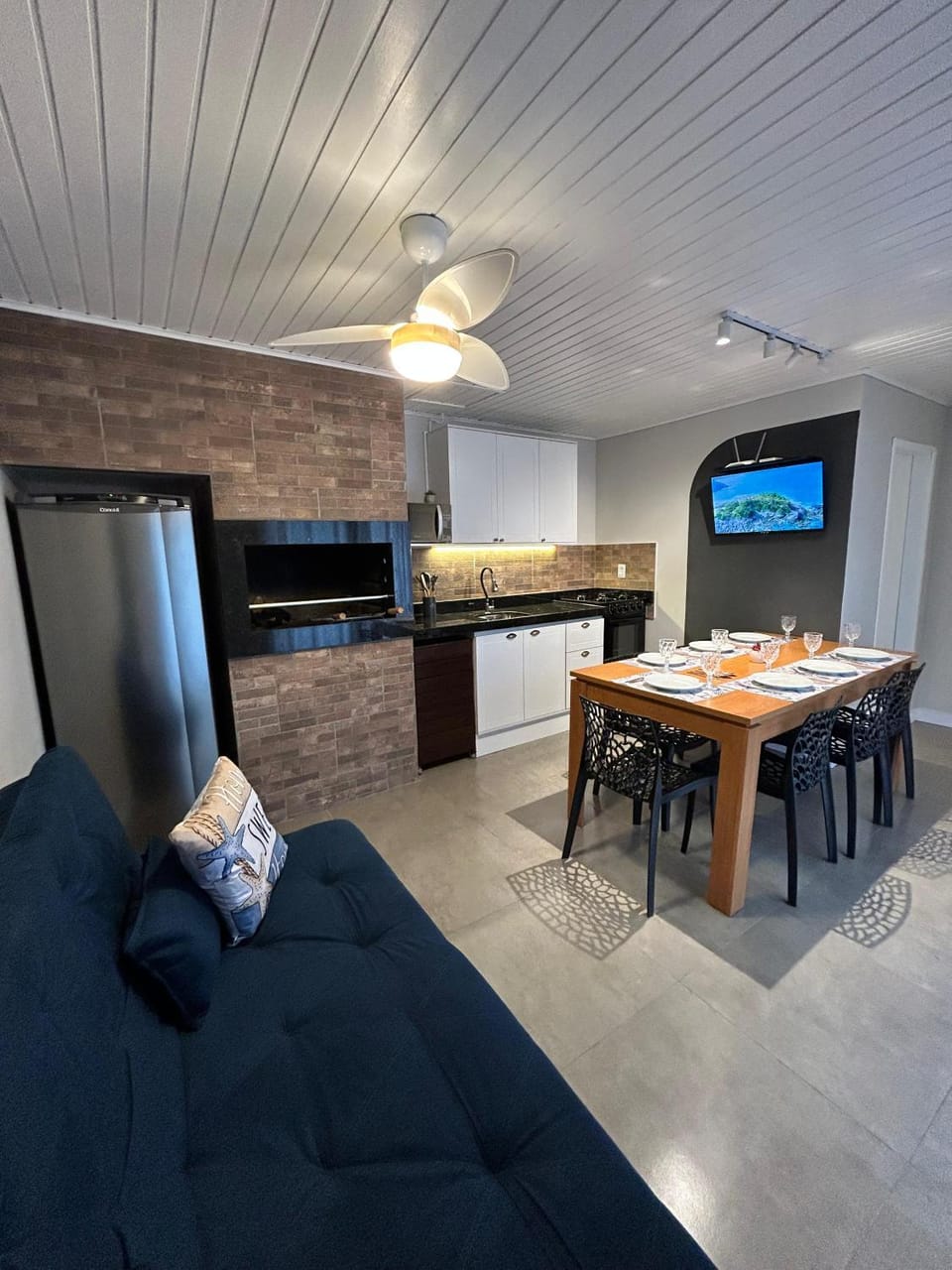 TV and multimedia, Kitchen or kitchenette, Living room, Seating area, Dining area, oven