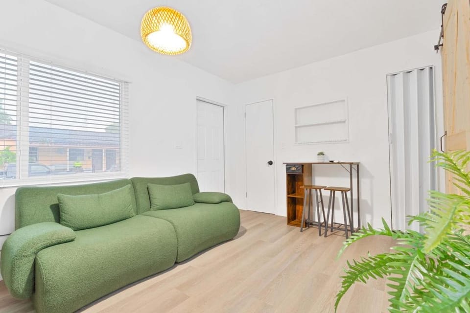 Modern Miami Studio Close to Wynwood & Downtown Apartment in Miami