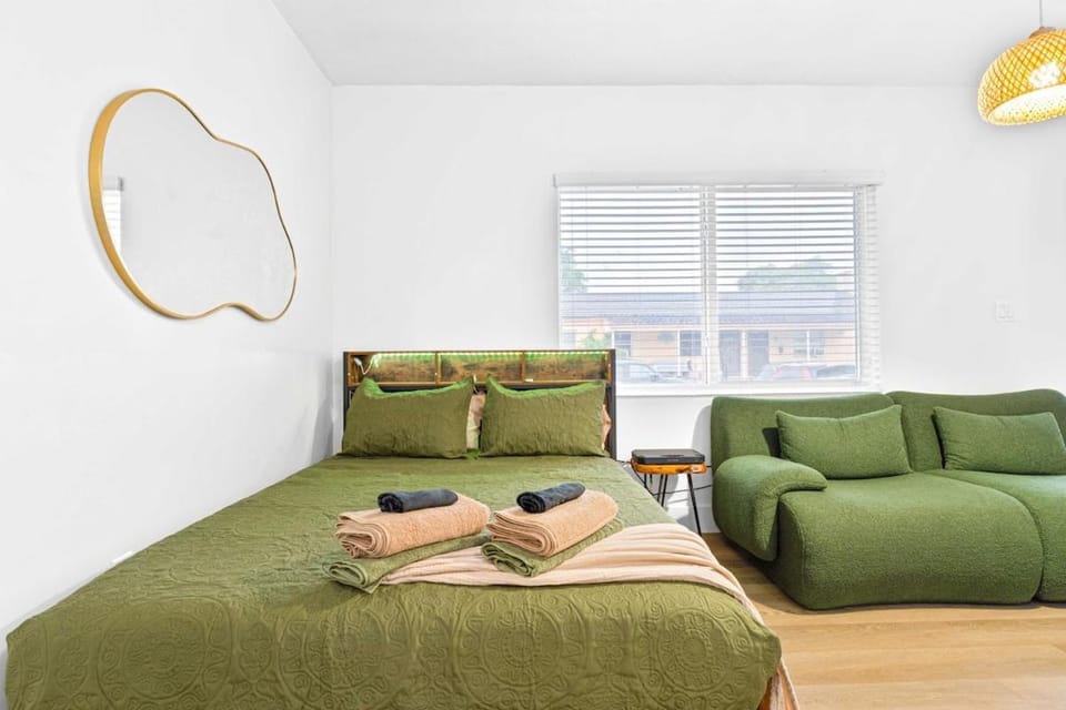 Modern Miami Studio Close to Wynwood & Downtown Apartment in Miami