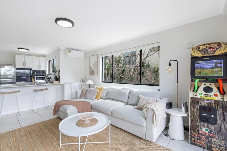 Nobby's Arcade - Views Games and Vibes Apartment in Mermaid Beach