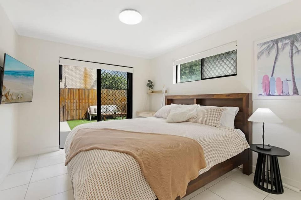 Nobby's Arcade - Views Games and Vibes Apartment in Mermaid Beach