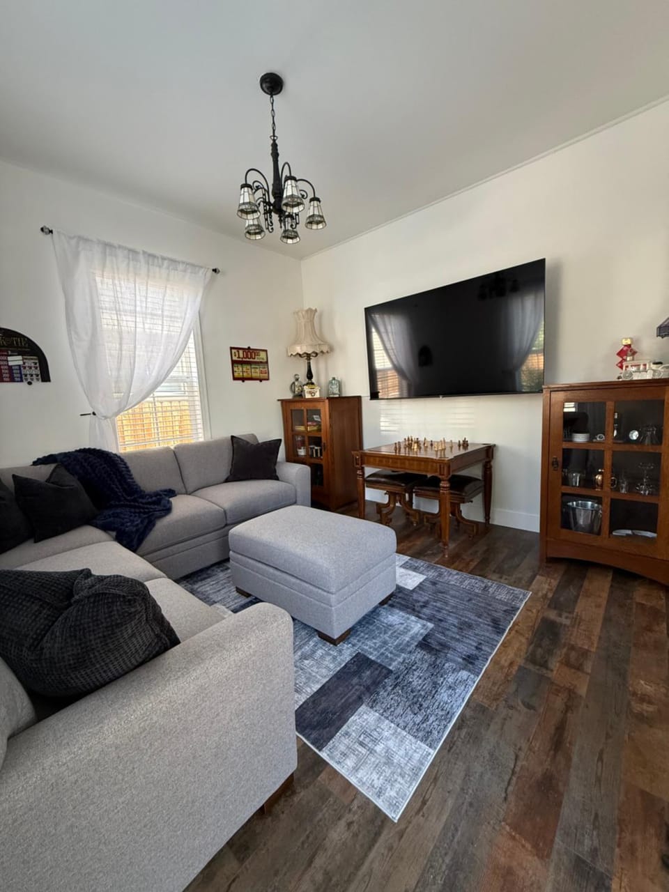 Downtown Cottage Early Check-in Loads of Amenities House in Reno