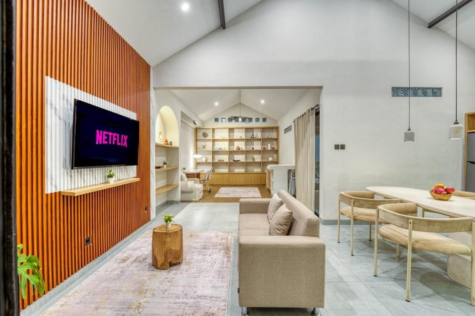 Villa Saffira Cozy 2BR Pool Townhouse, Kerobokan Villa in North Kuta