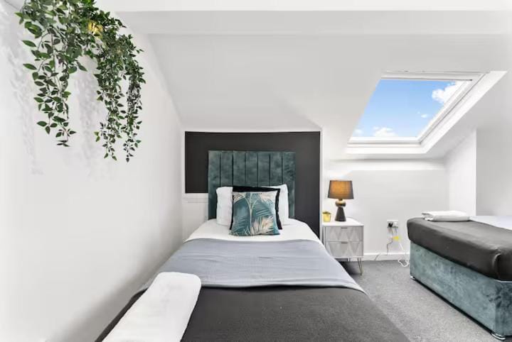 Bed, Photo of the whole room, Bedroom