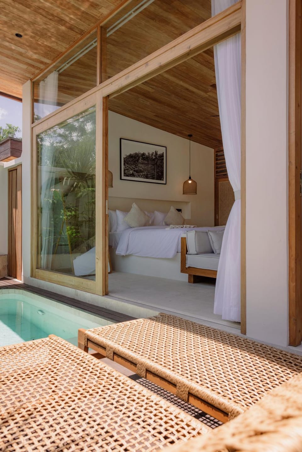Swimming pool, sunbed