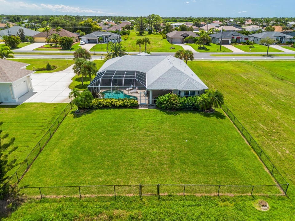 Oasis Home Heated Pool Fenced Yard House in Rotonda Lakes