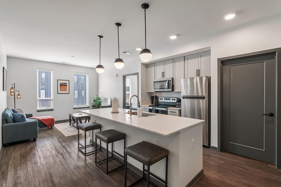 CozySuites AYR Apartment in Indianapolis