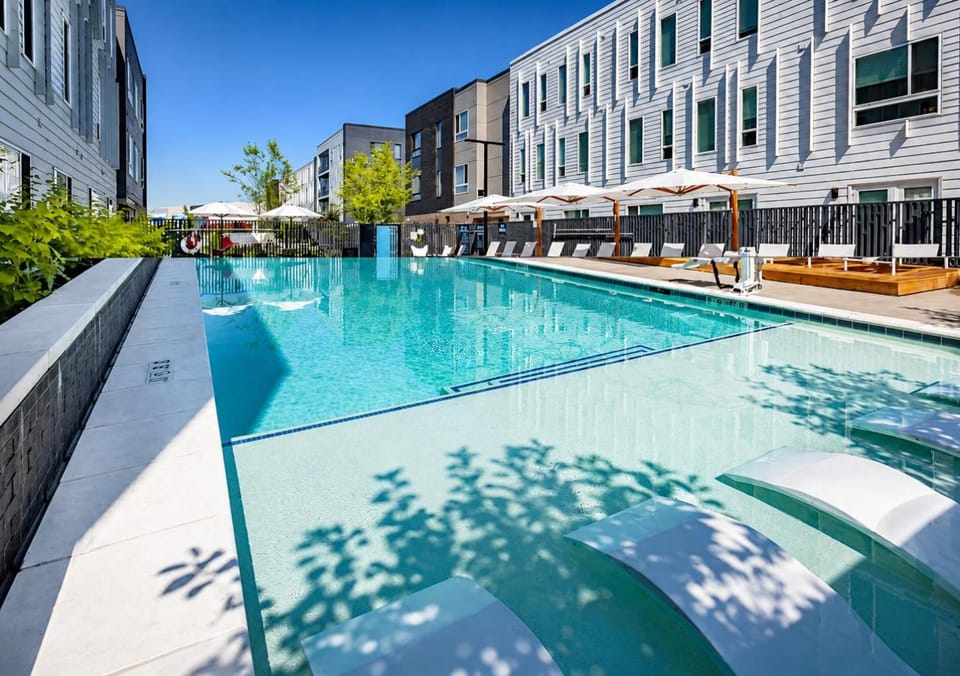 CozySuites AYR Apartment in Indianapolis