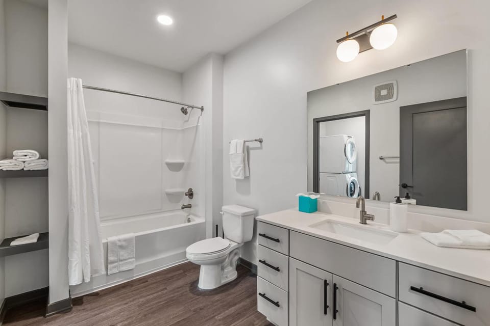 CozySuites AYR Apartment in Indianapolis