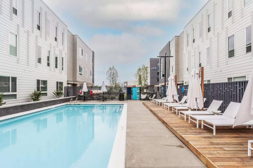 CozySuites AYR Apartment in Indianapolis