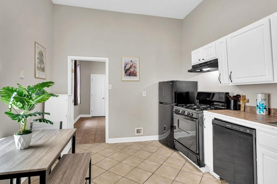 Classic NOLA Stay in Cozy 2BR Shotgun House in New Orleans