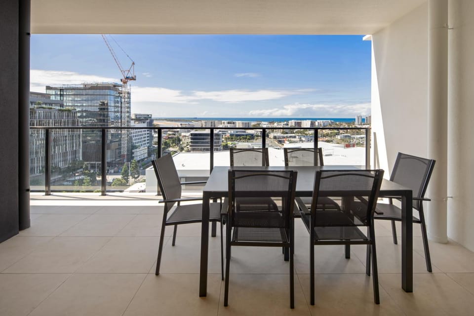 Brand New 3BR with Sea Views - Walk to Beach and Shops Apartment in Maroochydore