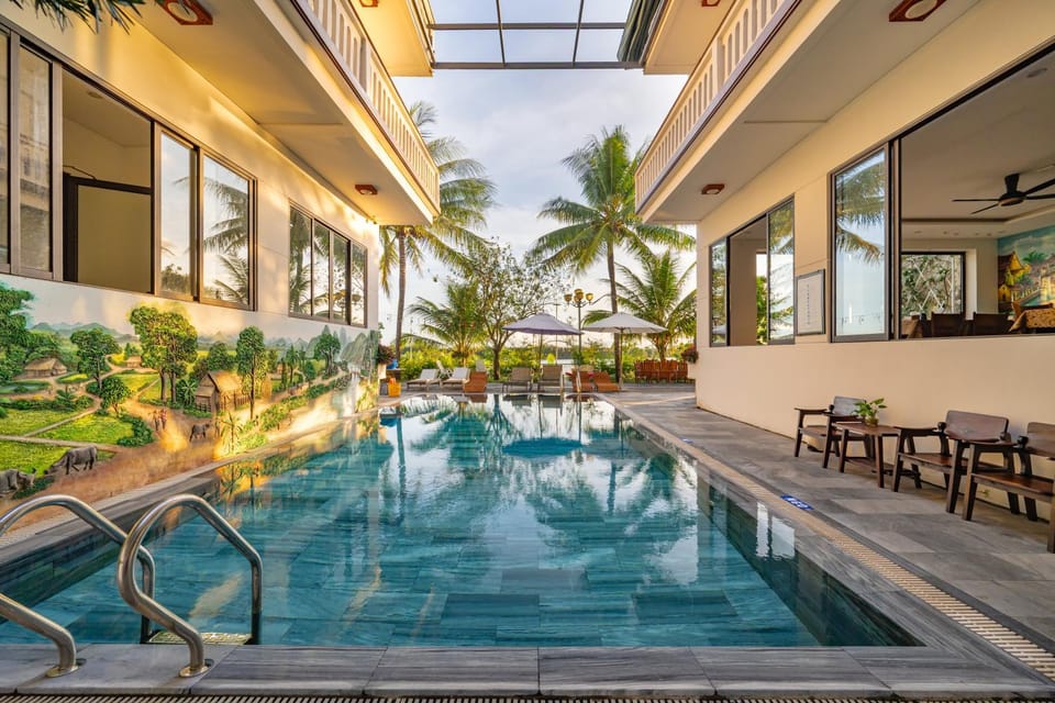 Day, Swimming pool