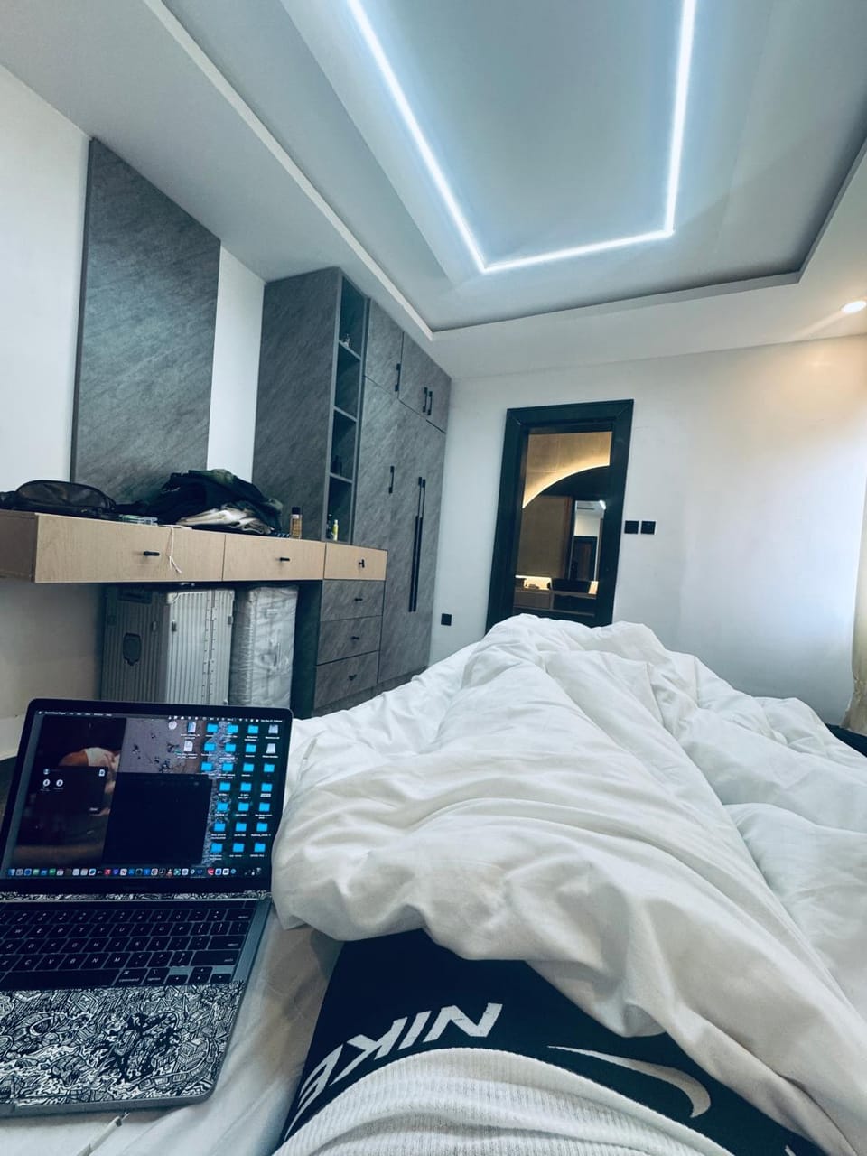 Bed, Bedroom, towels