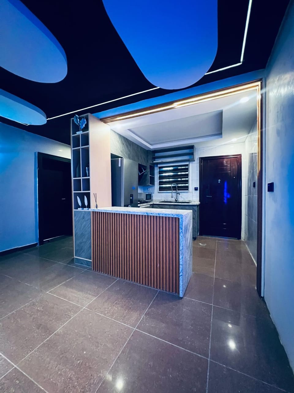 Kitchen or kitchenette, minibar