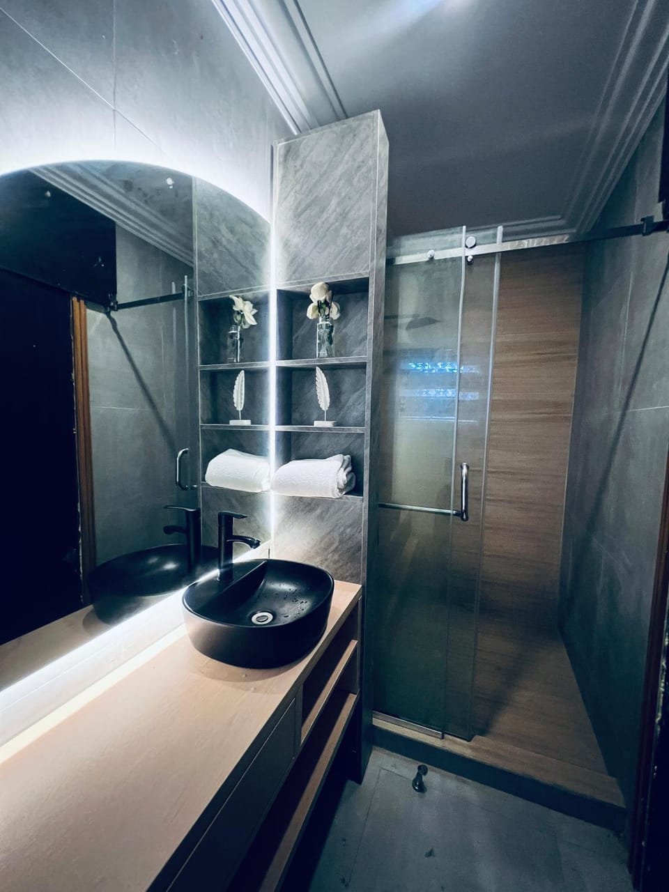 Shower, Toilet, Bathroom, towels