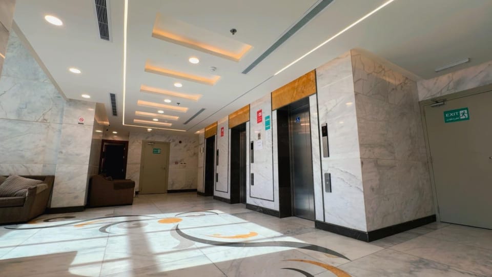 Lobby or reception, Seating area, elevator